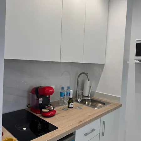 Apartment Ocean Glimpse- Americas